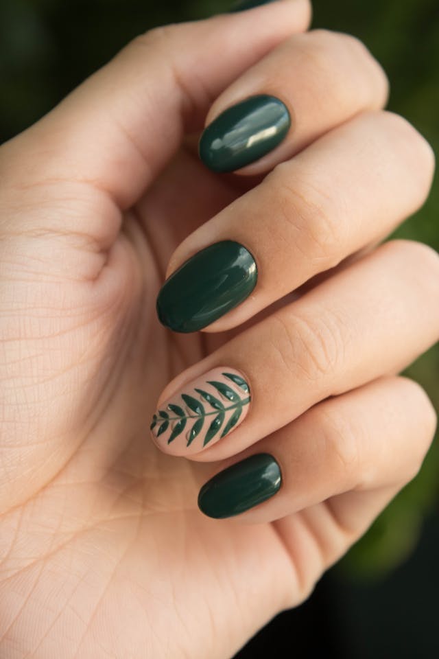 green nails